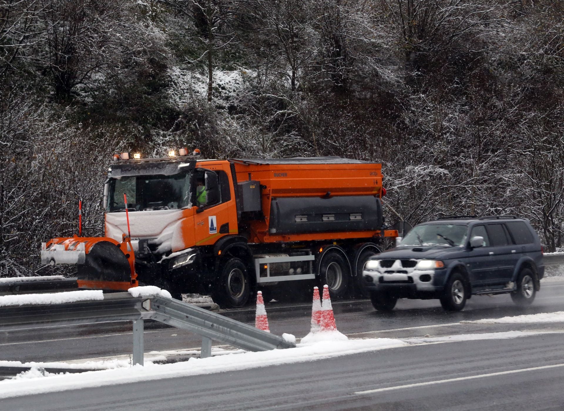 Nieve, lluvia y mucho frío en lo peor del temporal en Asturias