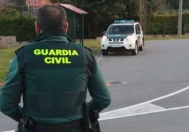 Un guardia civil, en la zona rural.