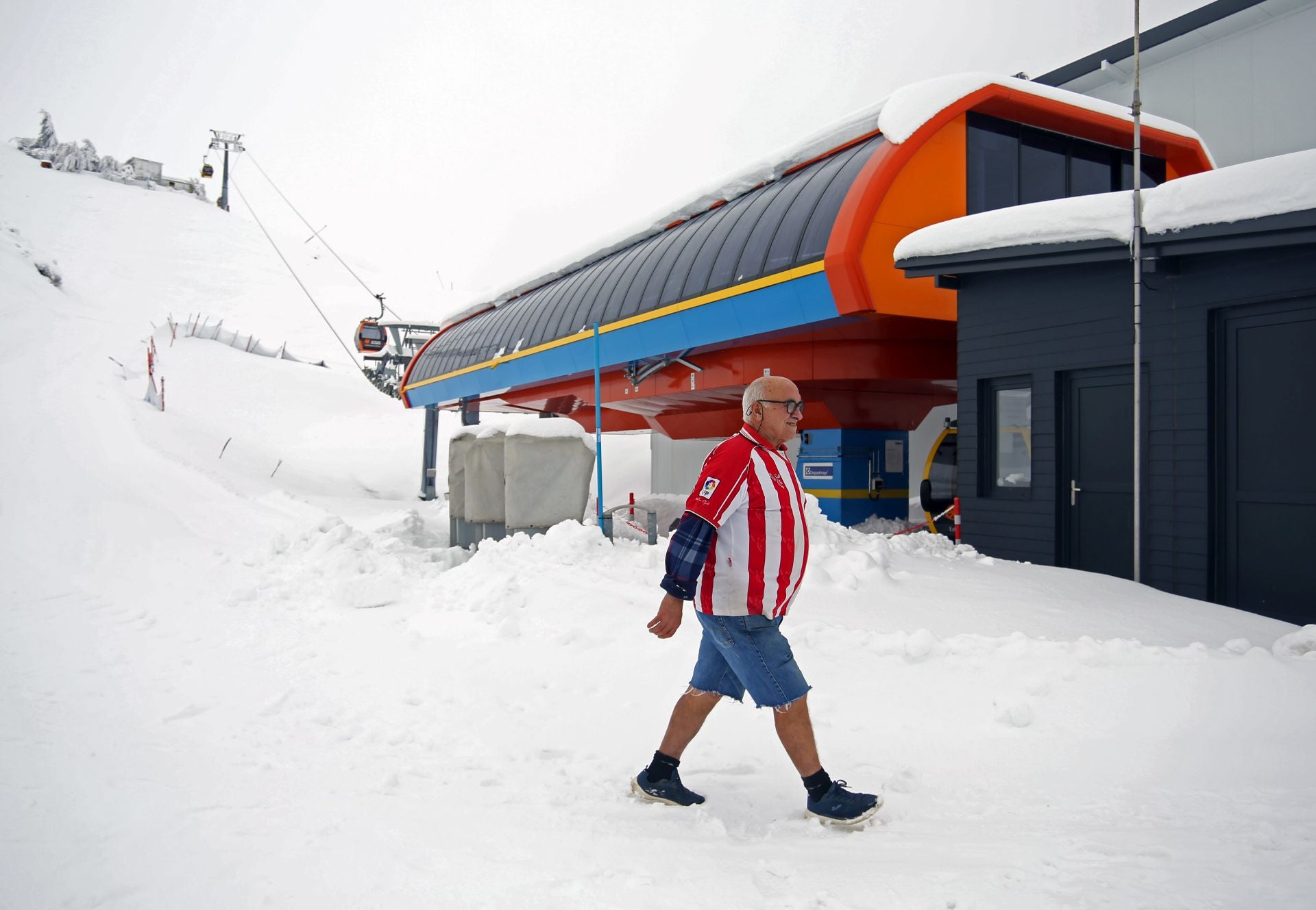 El blanco manda: la estación de esquí de Pajares, preparada para abrir