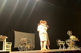 El escenario del Teatro Jovellanos acogió ayer el estreno de 'Lady Hitchcock'.