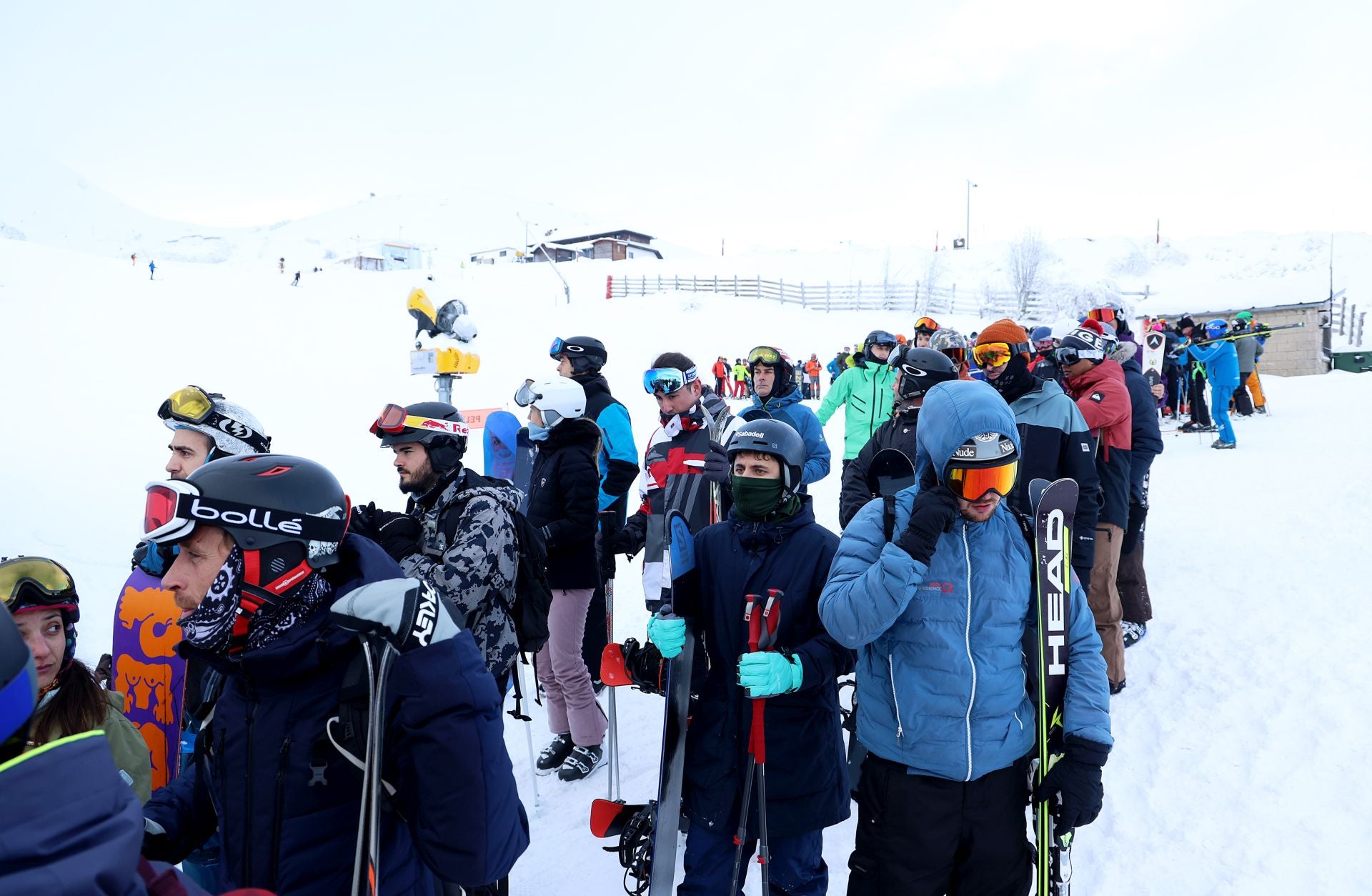 Las mejores fotos de la primera jornada de esquí en Asturias