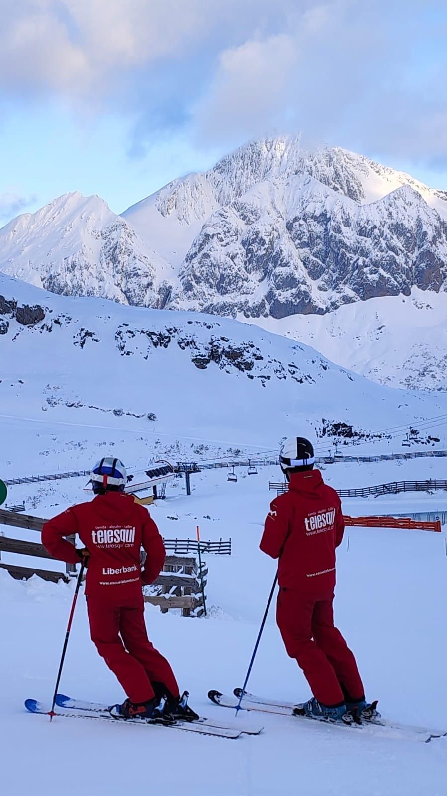 Esquiadores en Fuentes de Invierno.