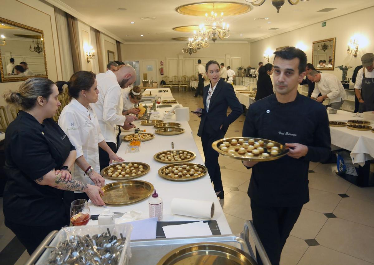 Imagen secundaria 1 - Los chefs de Asturias se vuelcan con Valencia