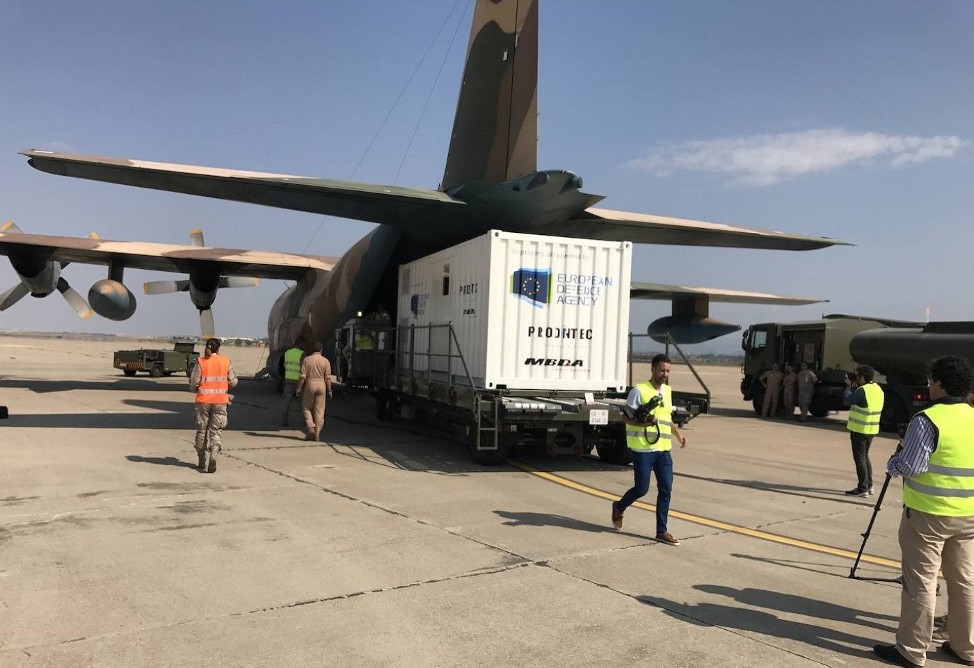 Imagen del contenedor aerotransportable con maquinaria de impresión 3D en el que participó Idonial.