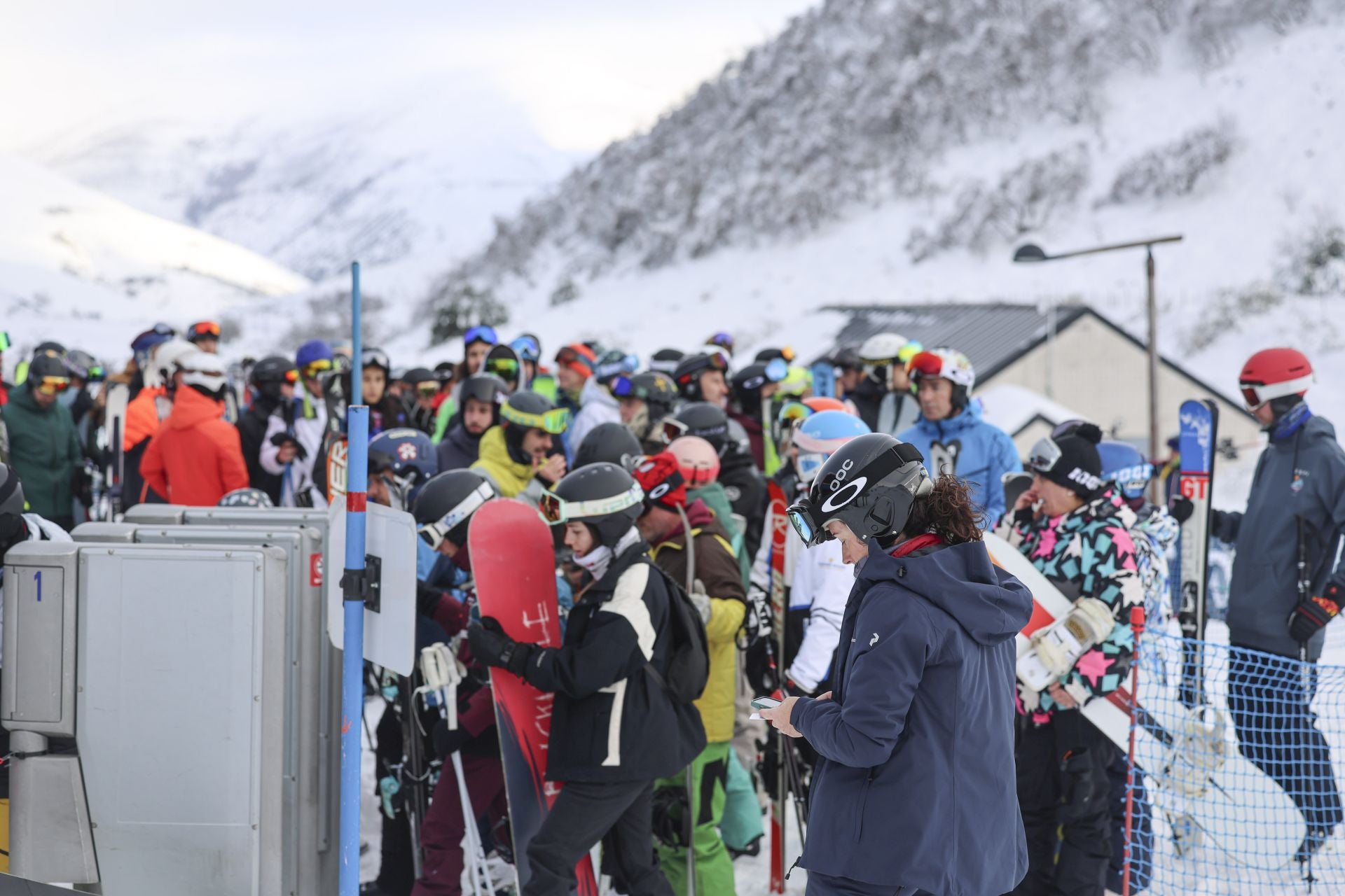 Llenazo en el primer fin de semana de esquí en Asturias