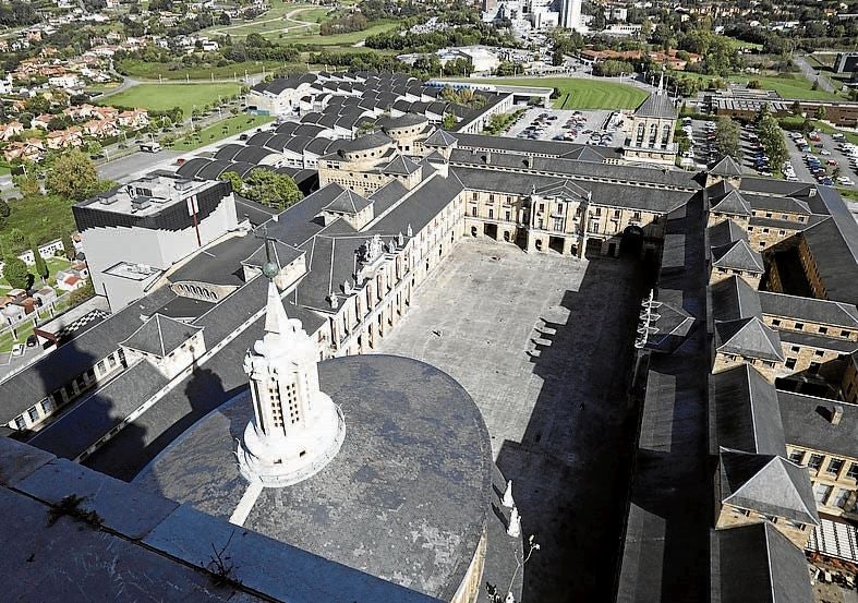 Vista de la cúpula de la Universidad Laboral, en Gijón, ya restaurada. josé simal