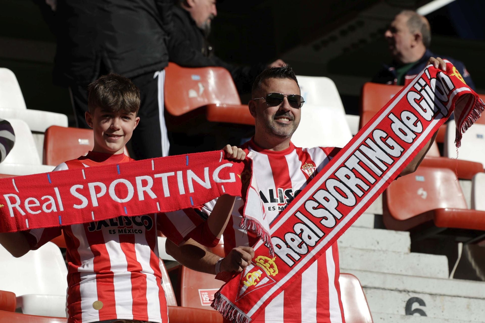 ¿Estuviste en el Sporting de Gijón - Racing de Ferrol? ¡Búscate en las fotos!