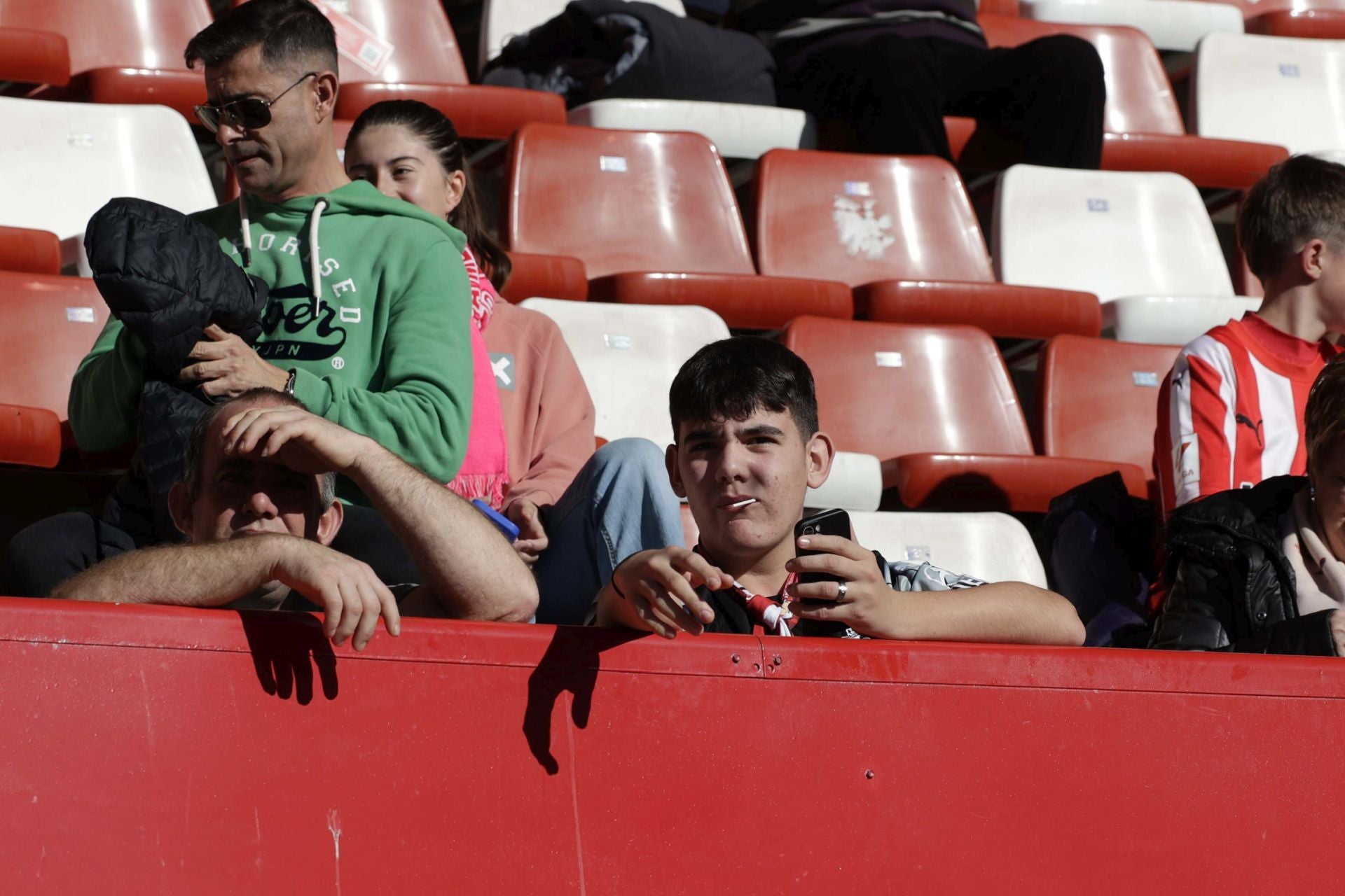 ¿Estuviste en el Sporting de Gijón - Racing de Ferrol? ¡Búscate en las fotos!