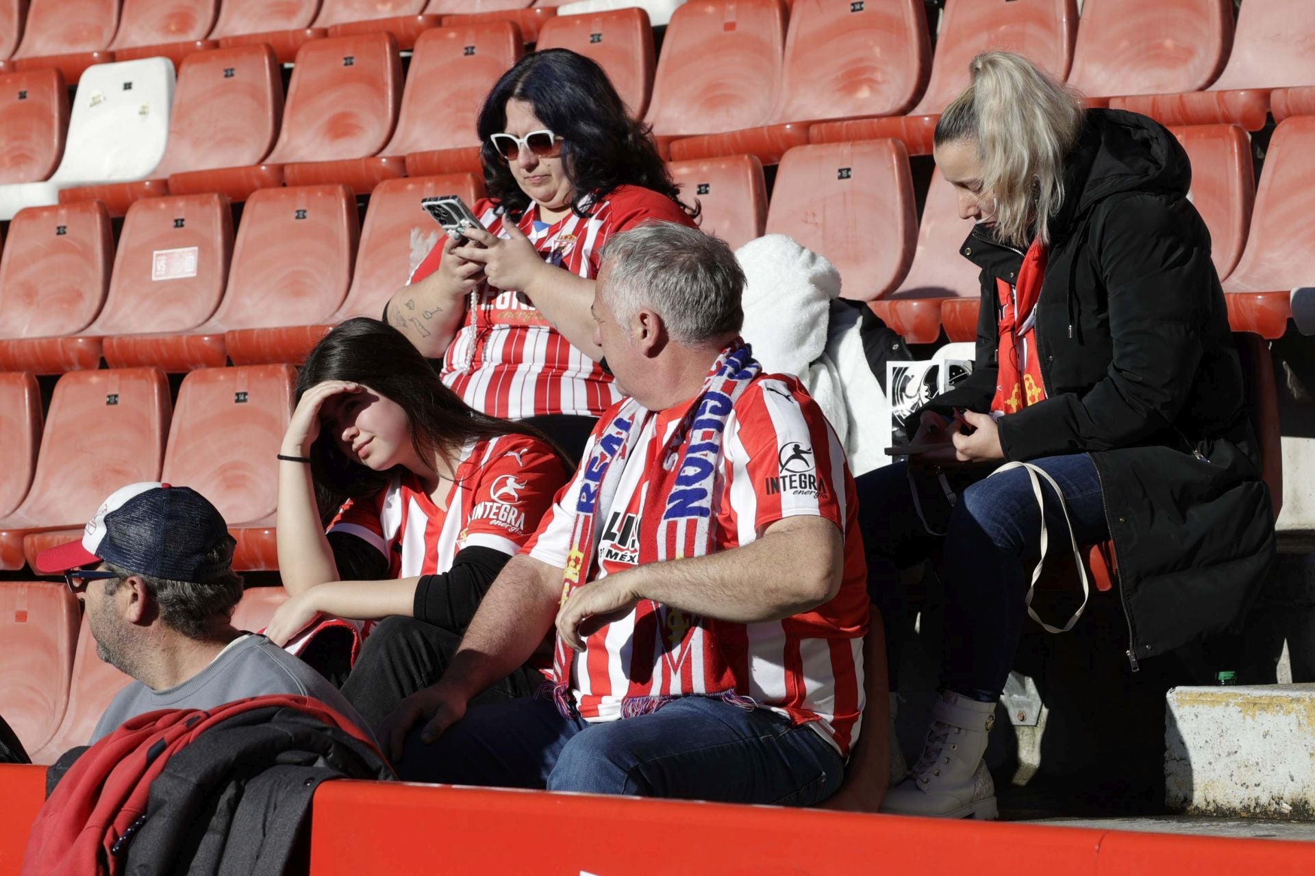 ¿Estuviste en el Sporting de Gijón - Racing de Ferrol? ¡Búscate en las fotos!