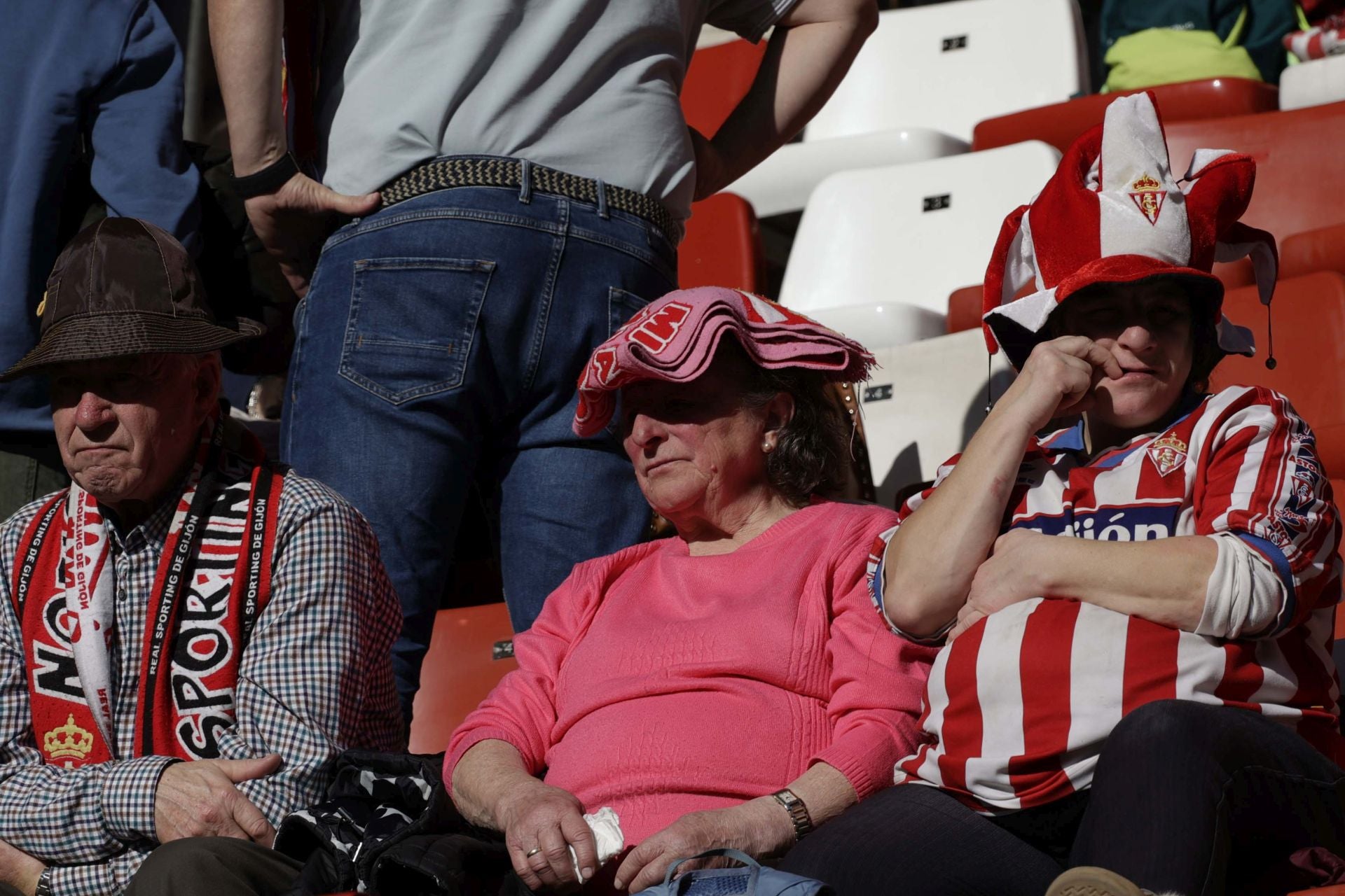 ¿Estuviste en el Sporting de Gijón - Racing de Ferrol? ¡Búscate en las fotos!