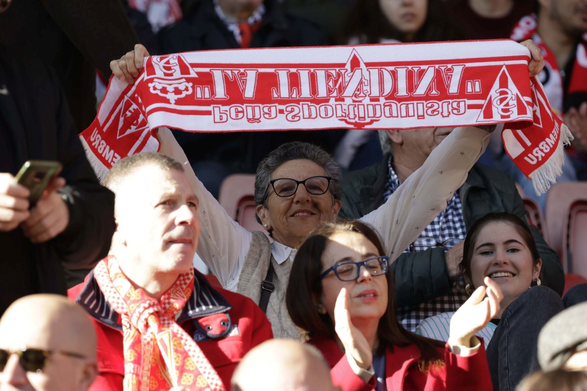 ¿Estuviste en el Sporting de Gijón - Racing de Ferrol? ¡Búscate en las fotos!