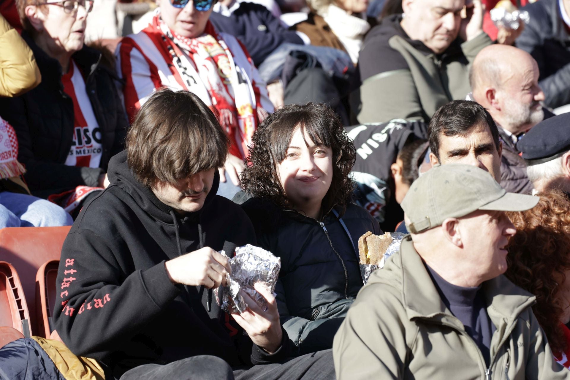 ¿Estuviste en el Sporting de Gijón - Racing de Ferrol? ¡Búscate en las fotos!