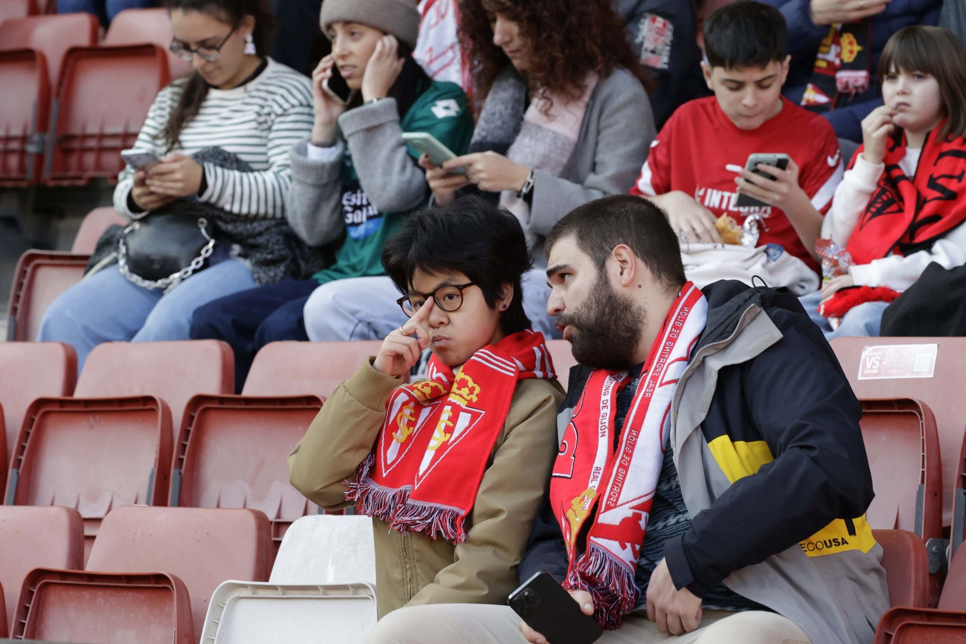 ¿Estuviste en el Sporting de Gijón - Racing de Ferrol? ¡Búscate en las fotos!