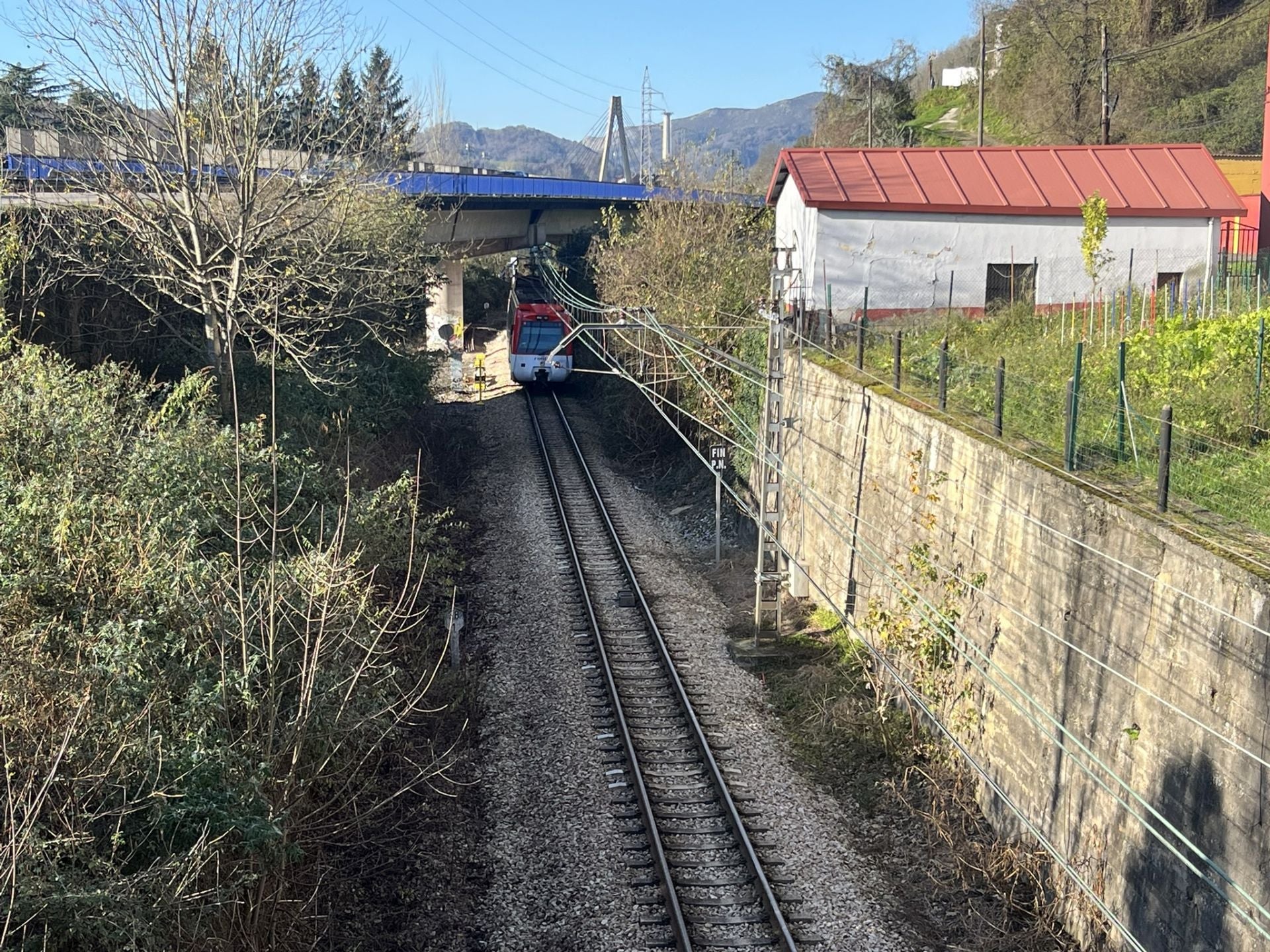 Trágico accidente en Langreo: muere un conductor arrollado por un tren