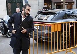 El empresario Víctor de Aldama a su llegada al Tribunal Supremo este lunes donde el juez Leopoldo Puente le interroga como investigado