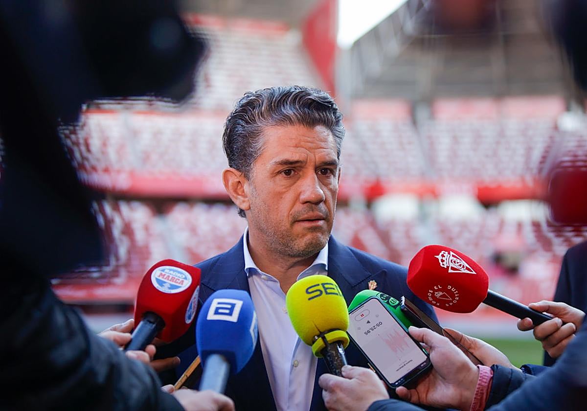 Alejandro Irarragorri, este mediodía, en El Molinón.