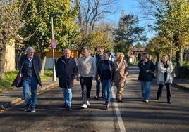 Diputados y ediles del PP de Carreño, ayer, en Perlora.