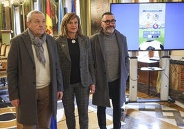 Presentación del IV Torneo solidario de fútbol femenino 'Jugamos por la inclusión'. En la imagen, Luis Javier Menéndez, Concepción Méndez y Javier Berciano.