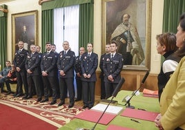 Tres inspectores y ocho subinspectores de la Policía Local que son «un orgullo para Gijón»