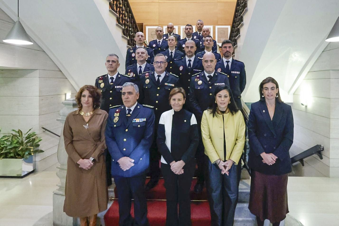 Tres inspectores y ocho subinspectores de la Policía Local que son «un orgullo para Gijón»