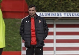 Rubén Albés, durante un entrenamiento con el Sporting.