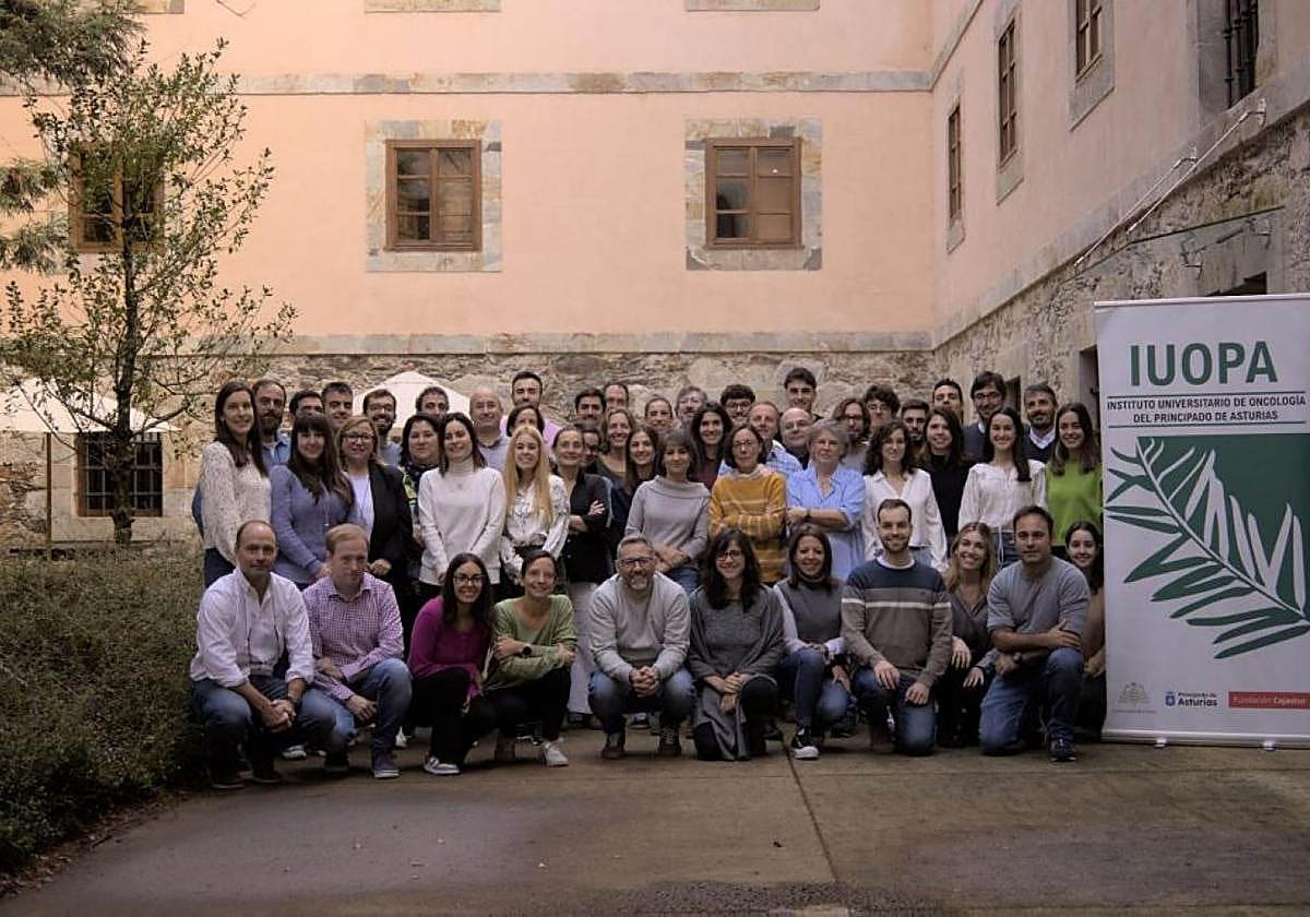 Investigadores del Instituto Universitario de Oncología, en el encuentro que celebaron en noviembre en Cangas del Narcea.