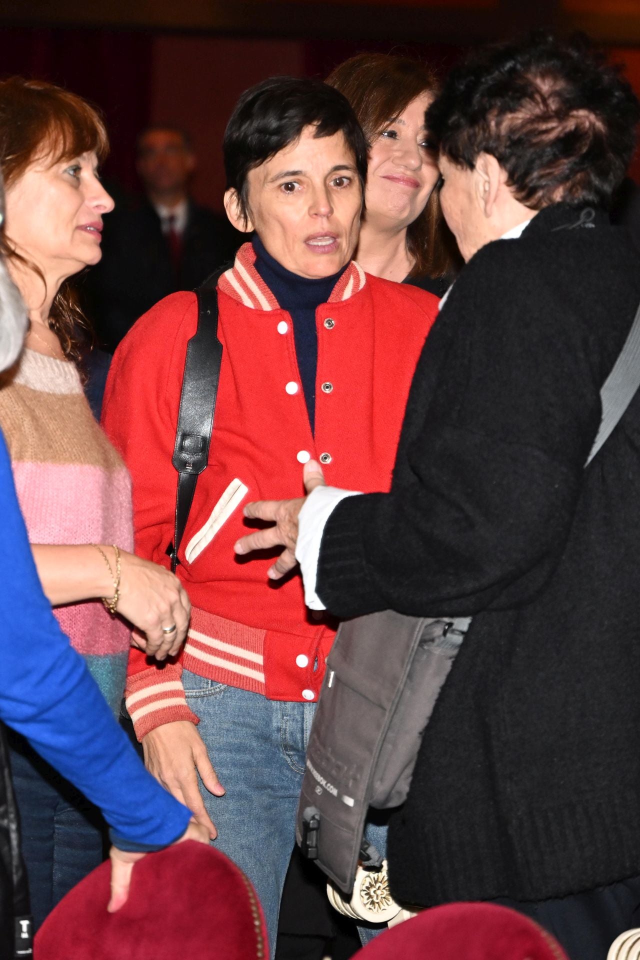 Multitudinario adiós a Marisa Paredes: familiares, amigos y compañeros despiden a la actriz