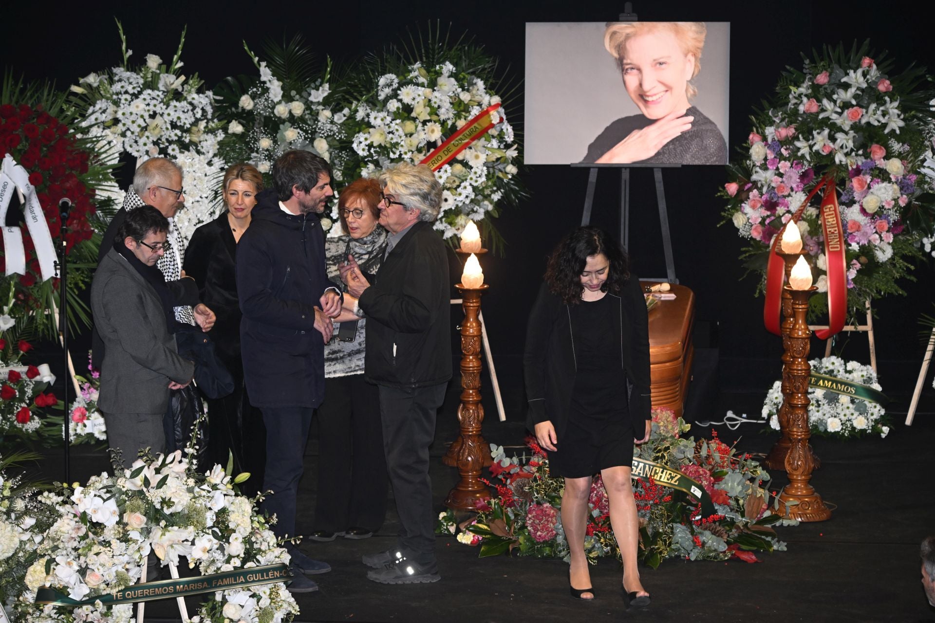 Multitudinario adiós a Marisa Paredes: familiares, amigos y compañeros despiden a la actriz