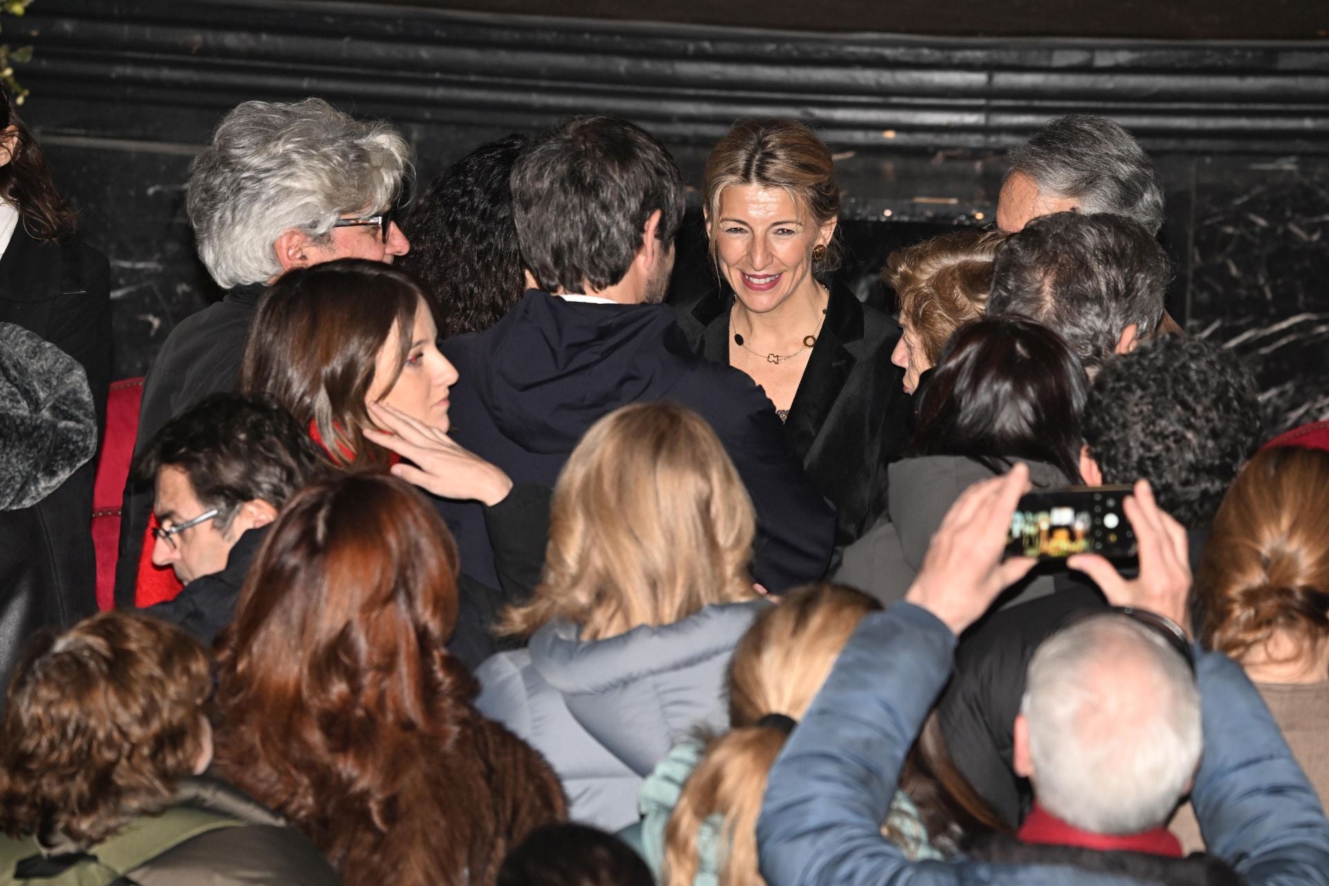 Multitudinario adiós a Marisa Paredes: familiares, amigos y compañeros despiden a la actriz