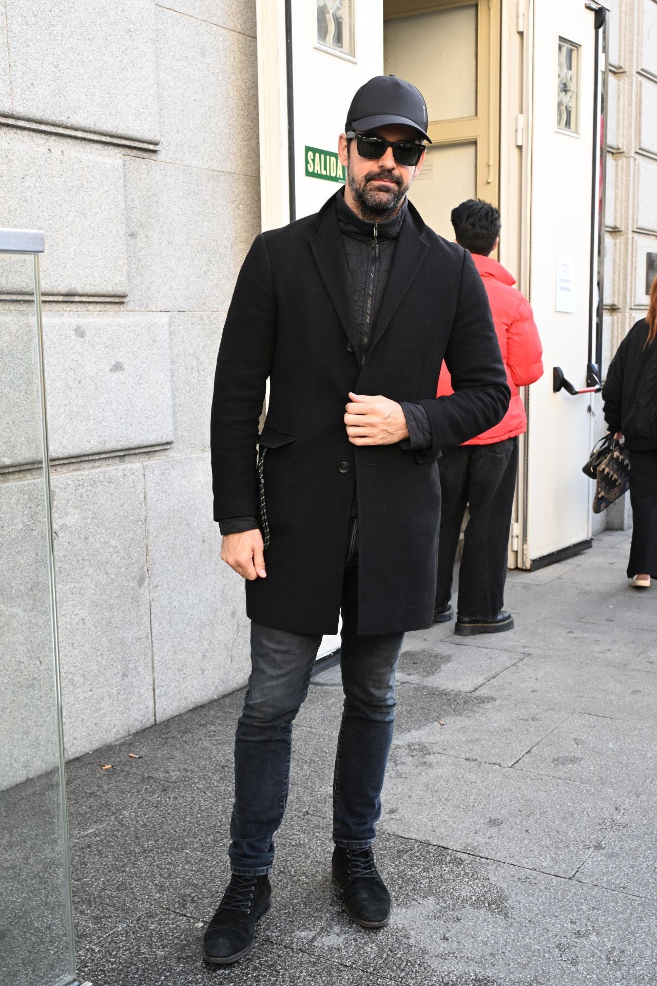 Multitudinario adiós a Marisa Paredes: familiares, amigos y compañeros despiden a la actriz