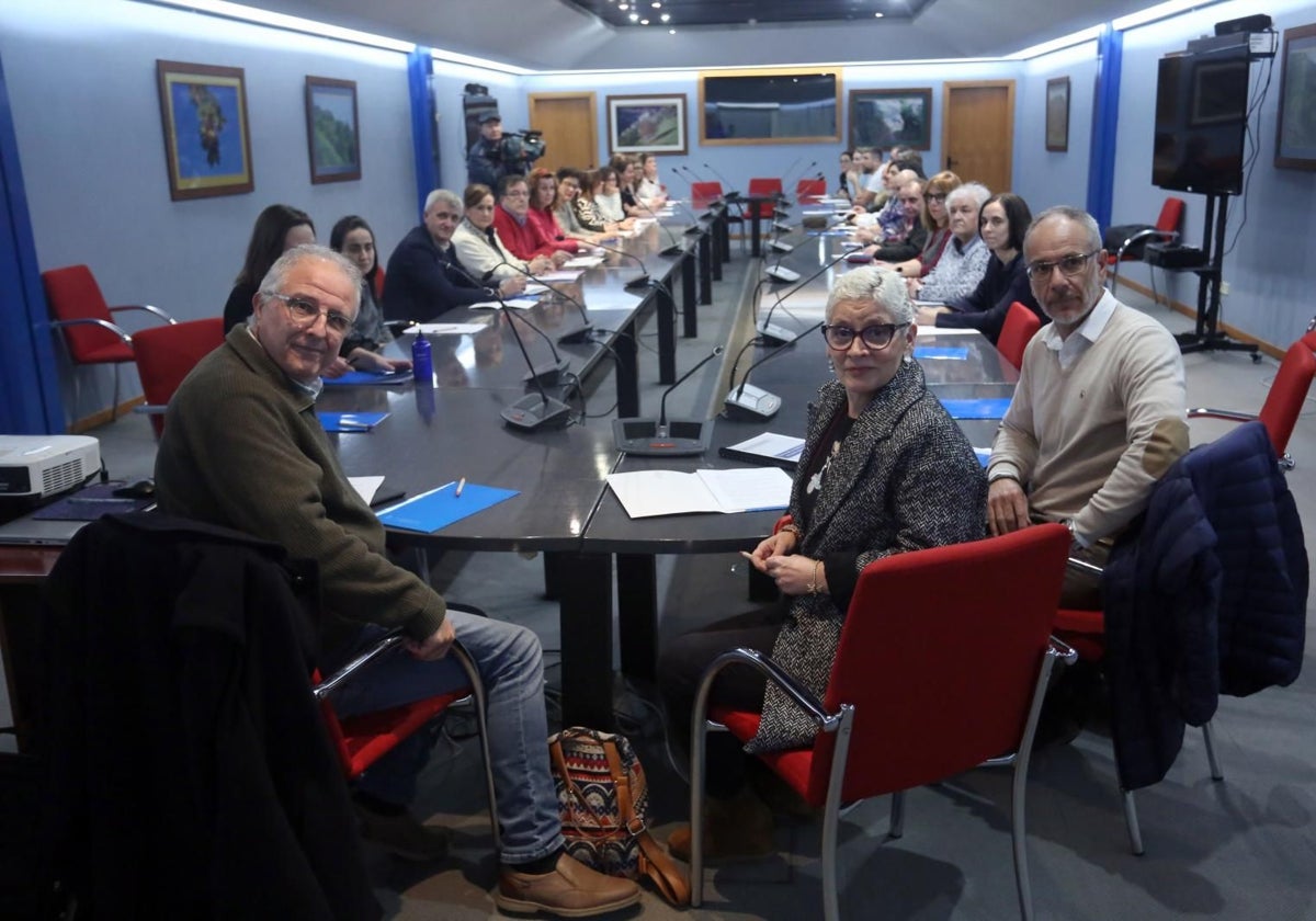 Concepción Saavedra, con Ángel López, en la sesión constitutiva del Foro de la Salud Mental.