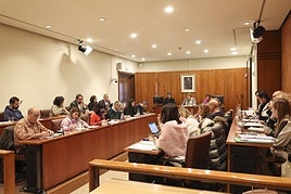 El pleno municipal afrontó ayer el debate sobre los presupuestos municipales del próximo año.
