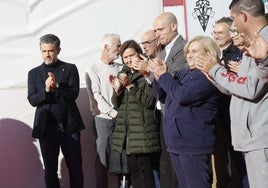 Alejandro Irarragorri y la alcaldesa Carmen Moriyón, durante la inauguración de la puerta de Ferrero.