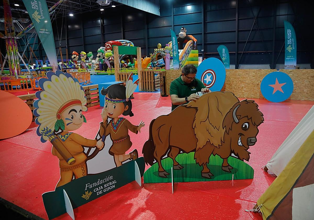 Preparativos de Mercaplana en Gijón.