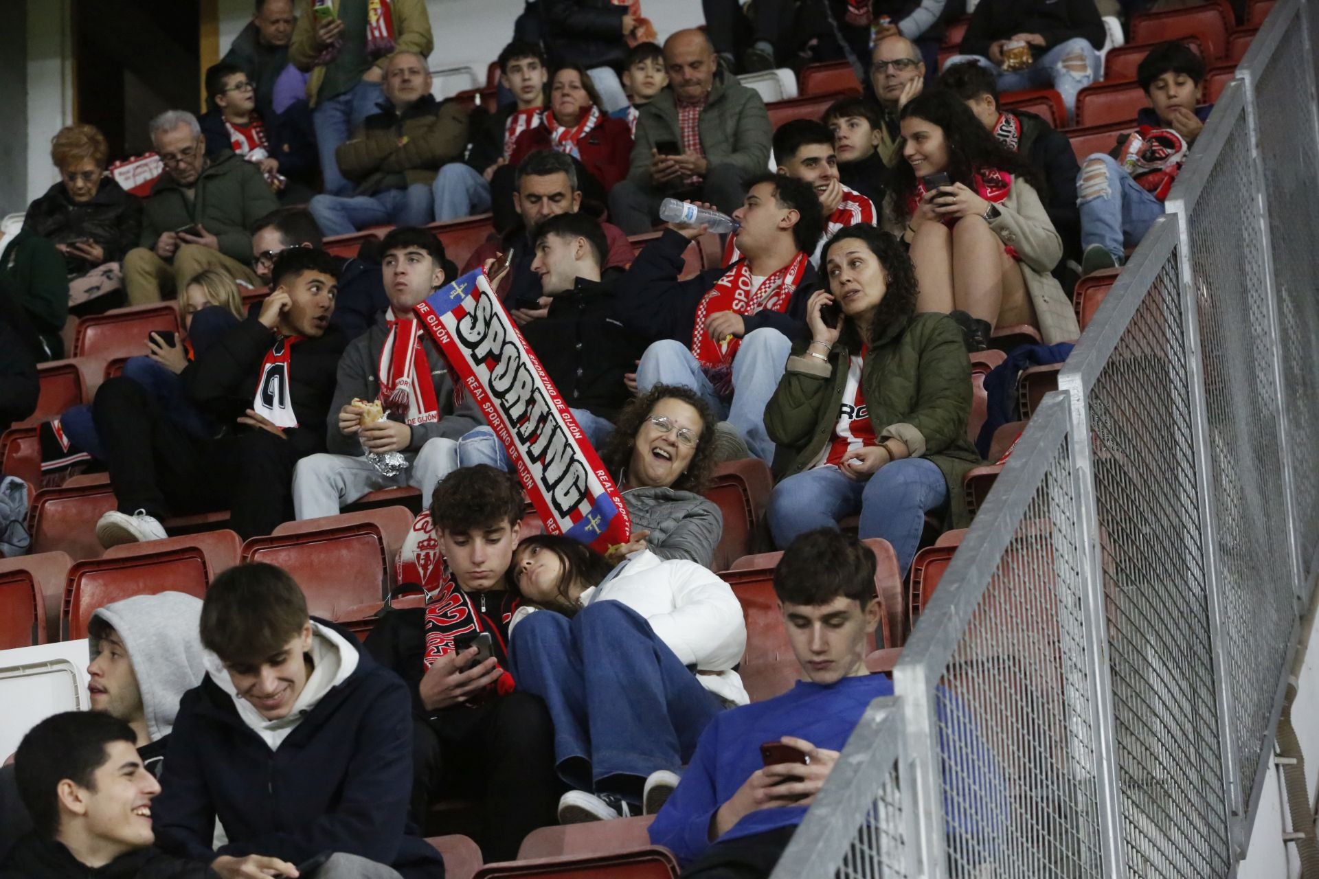 ¿Estuviste en el Sporting - Málaga? ¡Búscate!