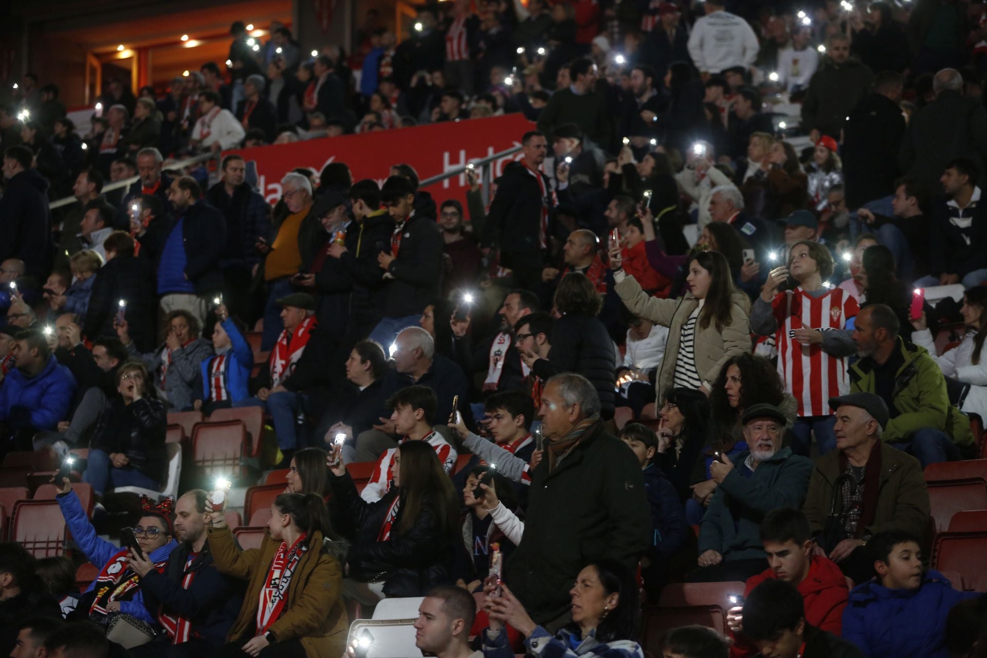 ¿Estuviste en el Sporting - Málaga? ¡Búscate!