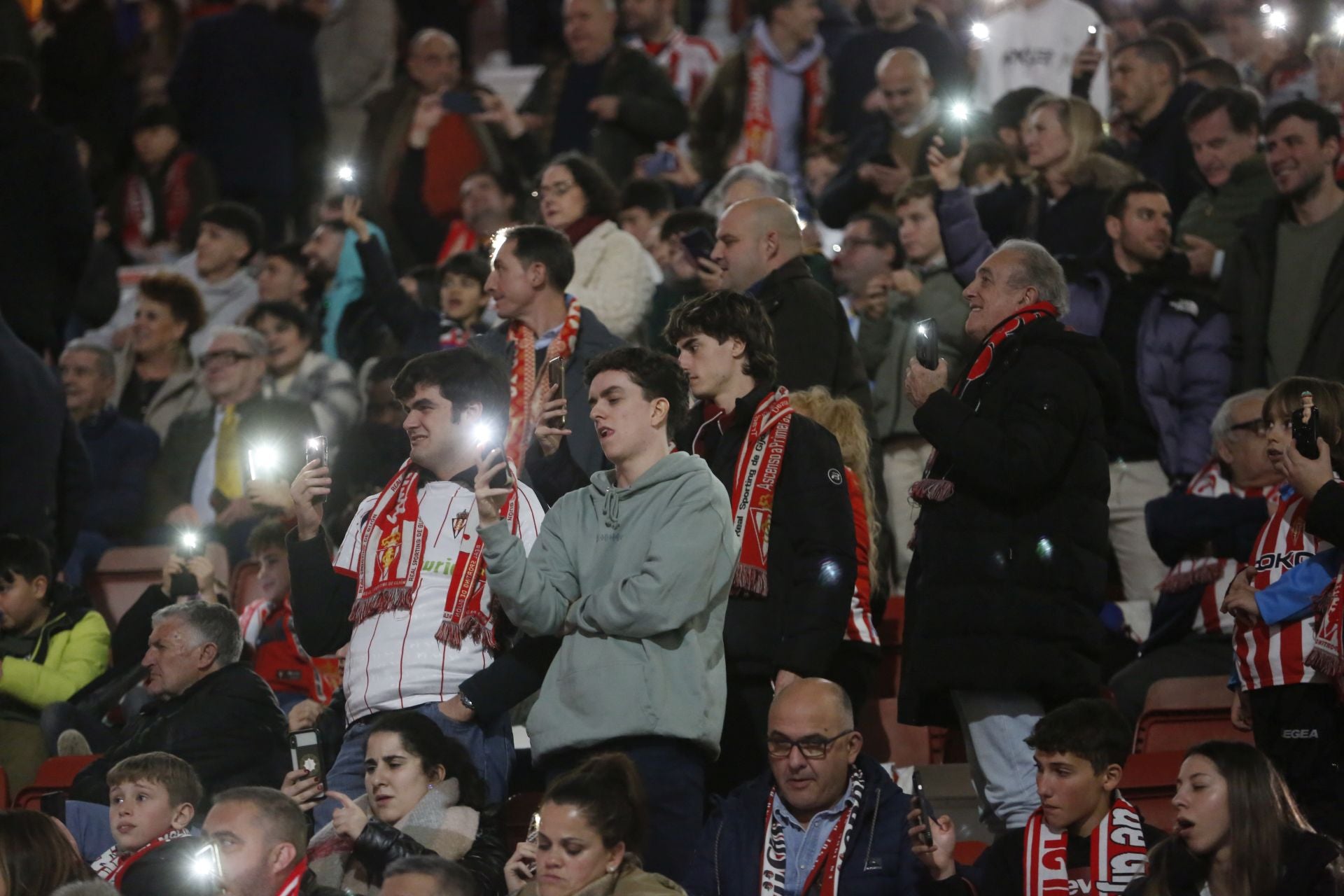 ¿Estuviste en el Sporting - Málaga? ¡Búscate!