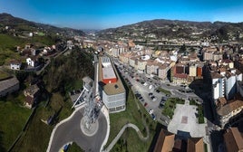 Actual centro TIC y zona de aparcamiento, a la derecha, por donde se prevé la ampliación.