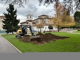 Inicio de los trabajos en el parque Heno de Pravia.