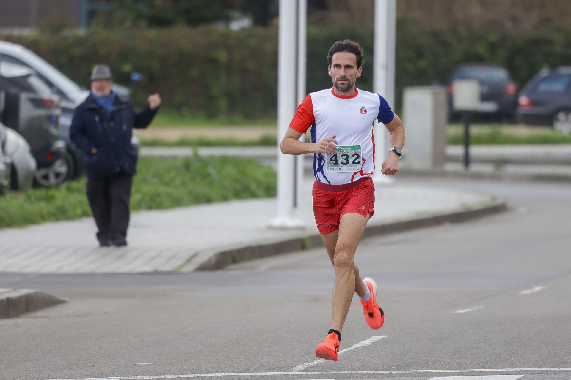 La carrera entre el club de Tenis y el club de Regatas de Gijón, en imágenes