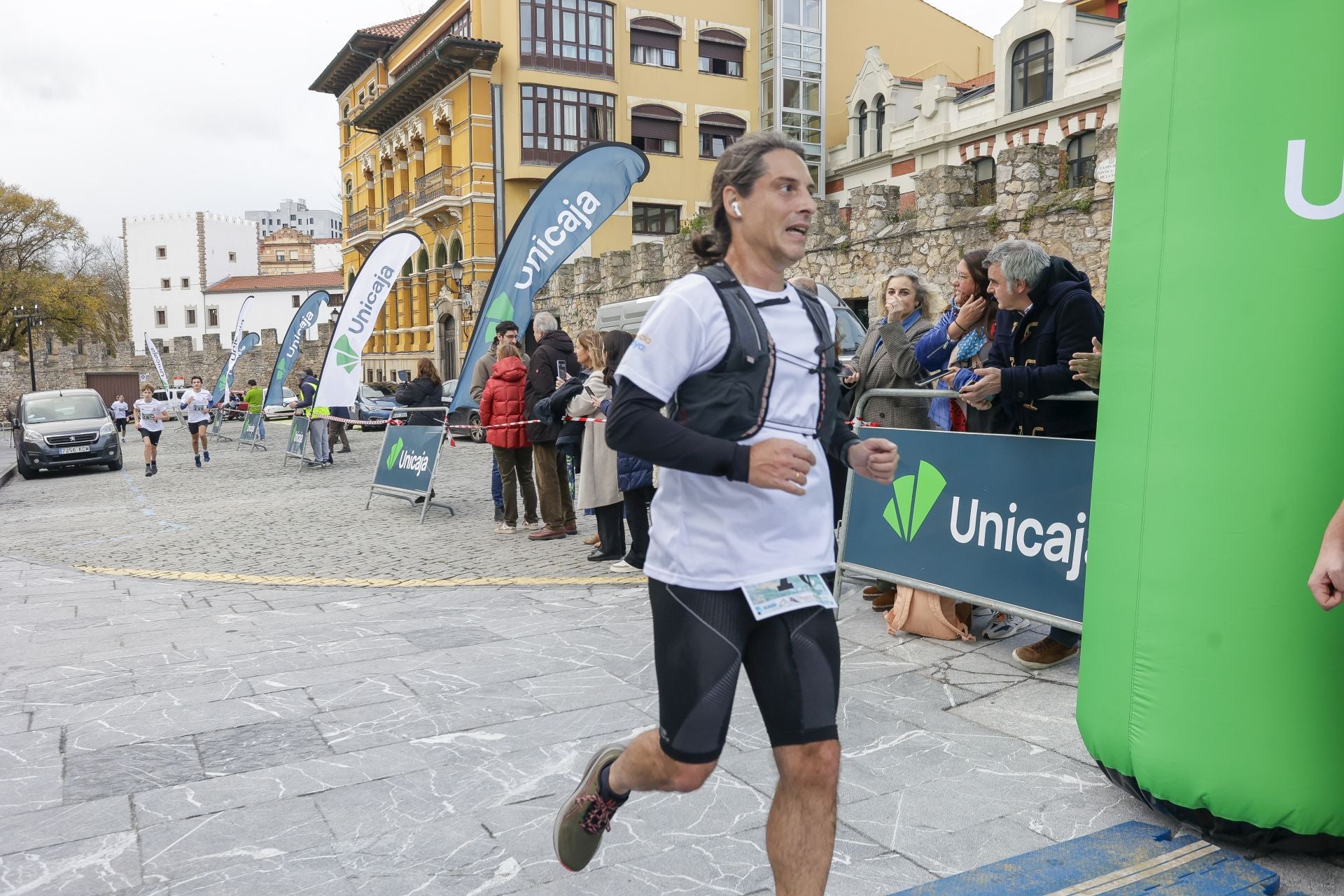 La carrera entre el club de Tenis y el club de Regatas de Gijón, en imágenes