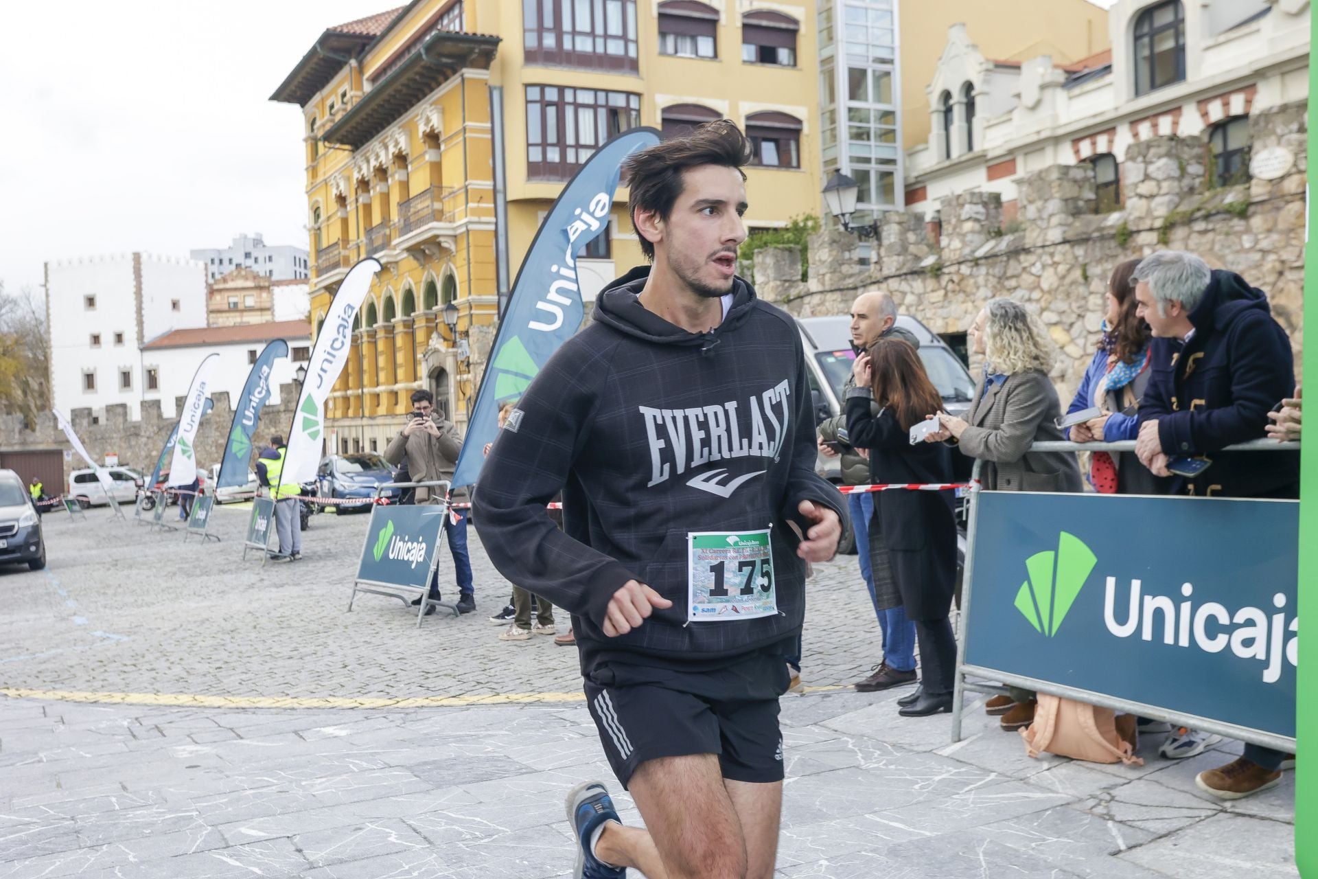 La carrera entre el club de Tenis y el club de Regatas de Gijón, en imágenes