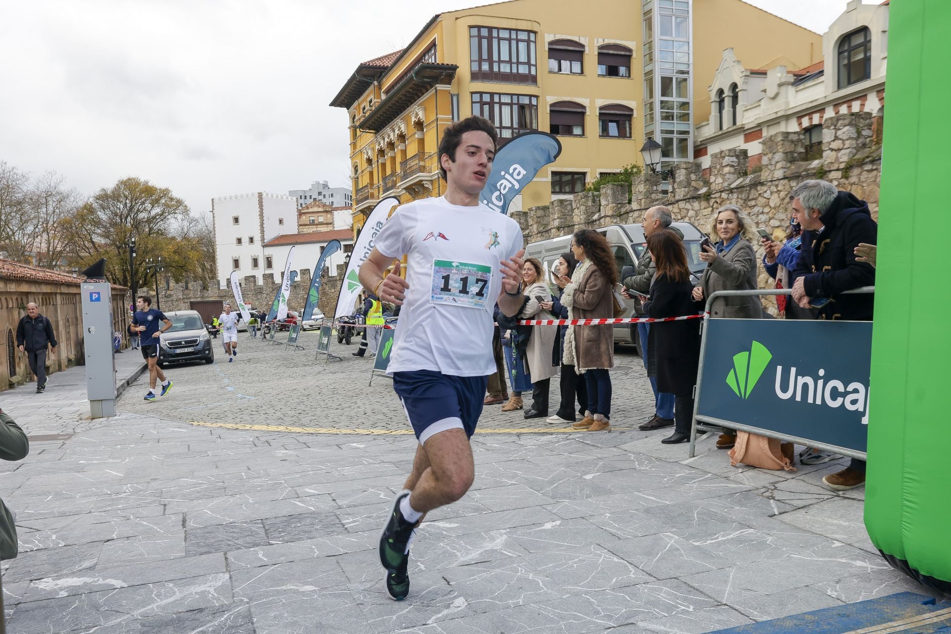 La carrera entre el club de Tenis y el club de Regatas de Gijón, en imágenes