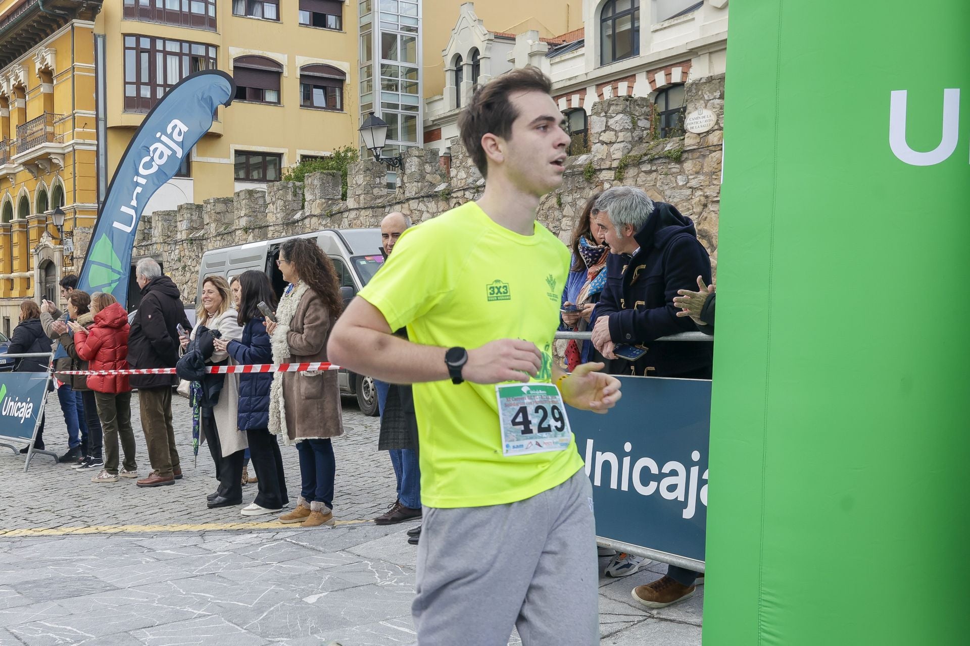 La carrera entre el club de Tenis y el club de Regatas de Gijón, en imágenes