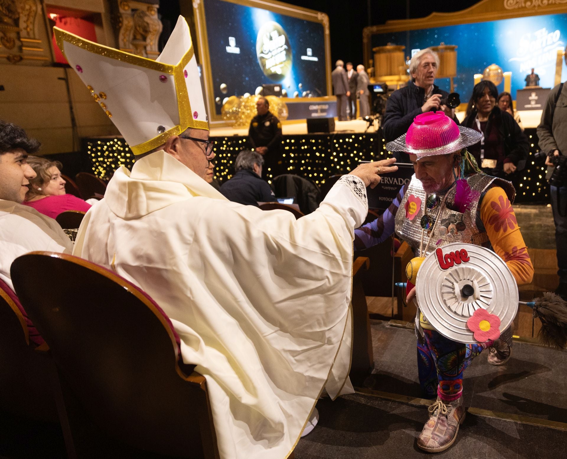 Disfraces de la suerte para la Lotería de Navidad: los &#039;looks&#039; en el Teatro Real