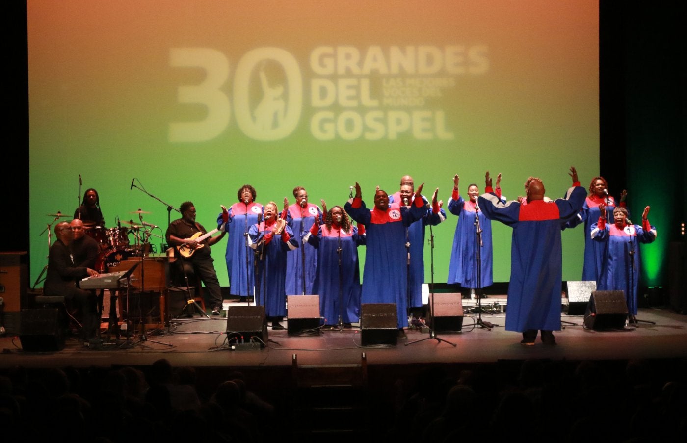 The Mississippi Mass Choir, que cerró el festival Grandes del Góspel en el Teatro Jovellanos, derrochó energía y cautivó al respetable. El público volvió a abarrotar el coliseo gijonés.