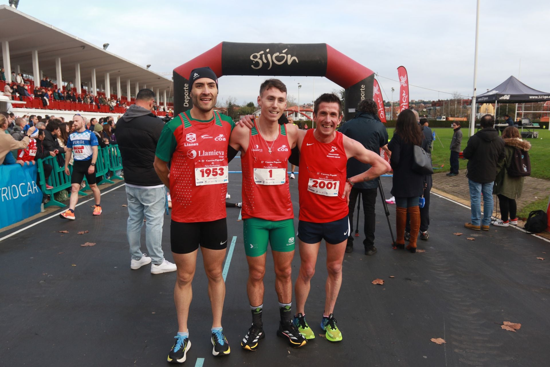 Una carrera mañanera para empezar la Nochebuena en Gijón