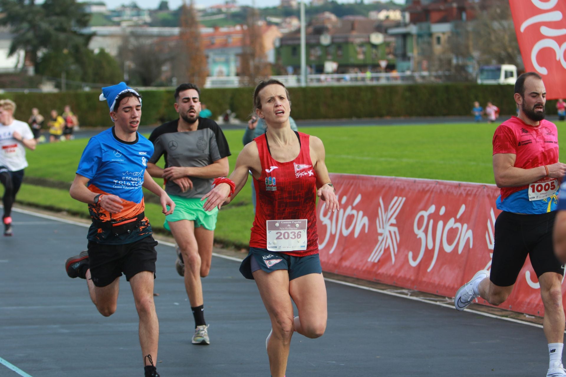 Una carrera mañanera para empezar la Nochebuena en Gijón