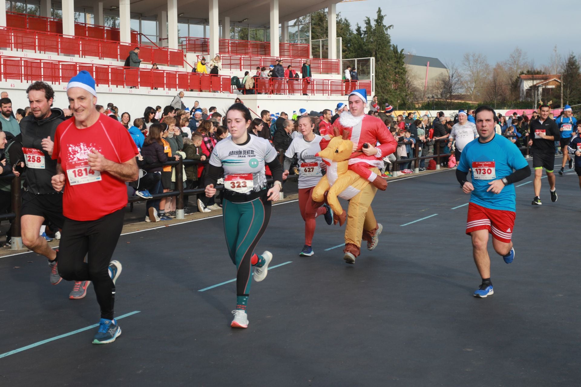 Una carrera mañanera para empezar la Nochebuena en Gijón