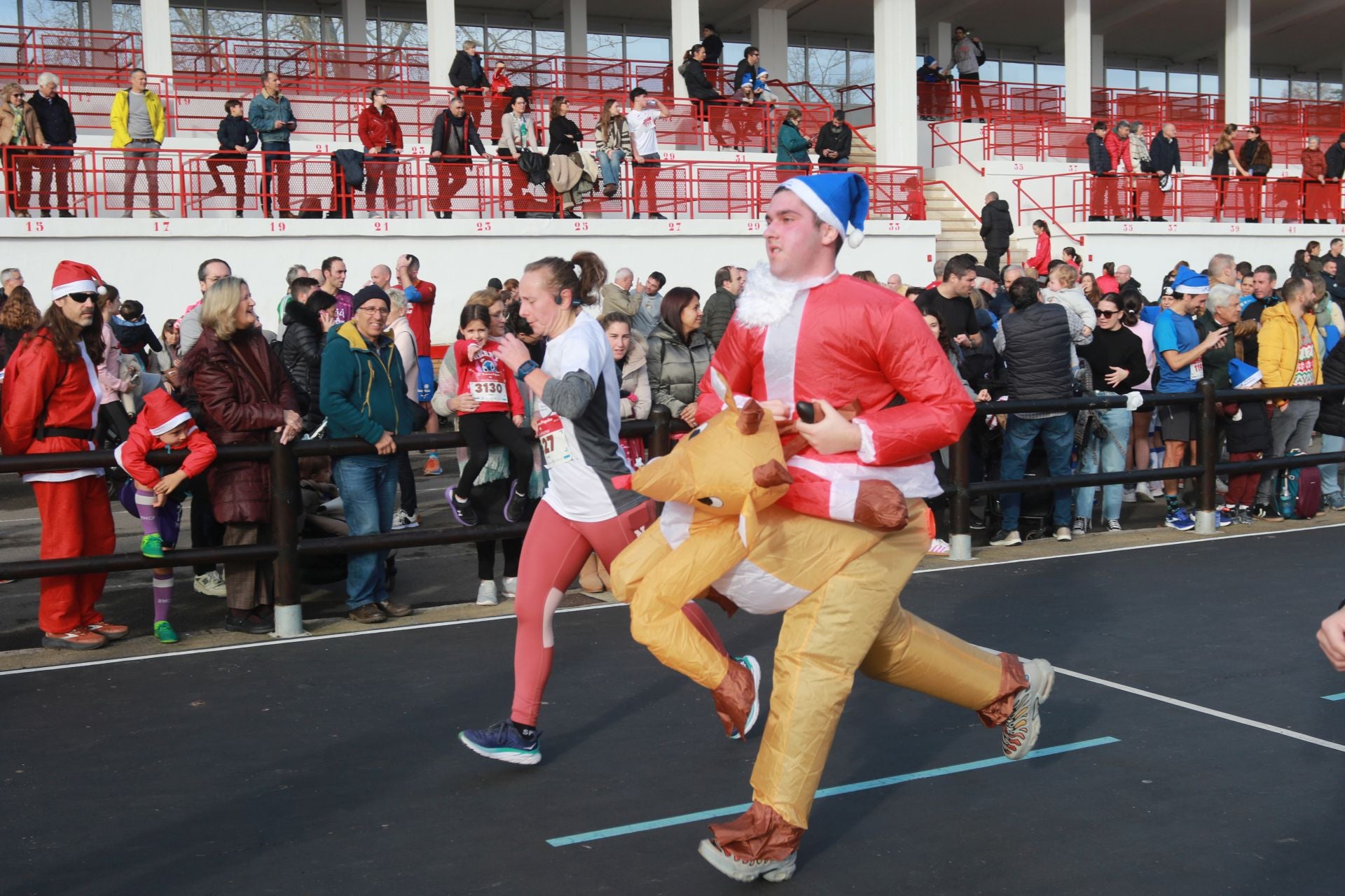 Una carrera mañanera para empezar la Nochebuena en Gijón